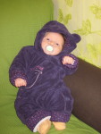 Me voil dans mon ensemble de petit nounours pour l'hiver. Je suis jolie, n'est-ce pas ?
