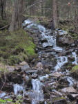 ... nous avons long un petit ruisseau ...